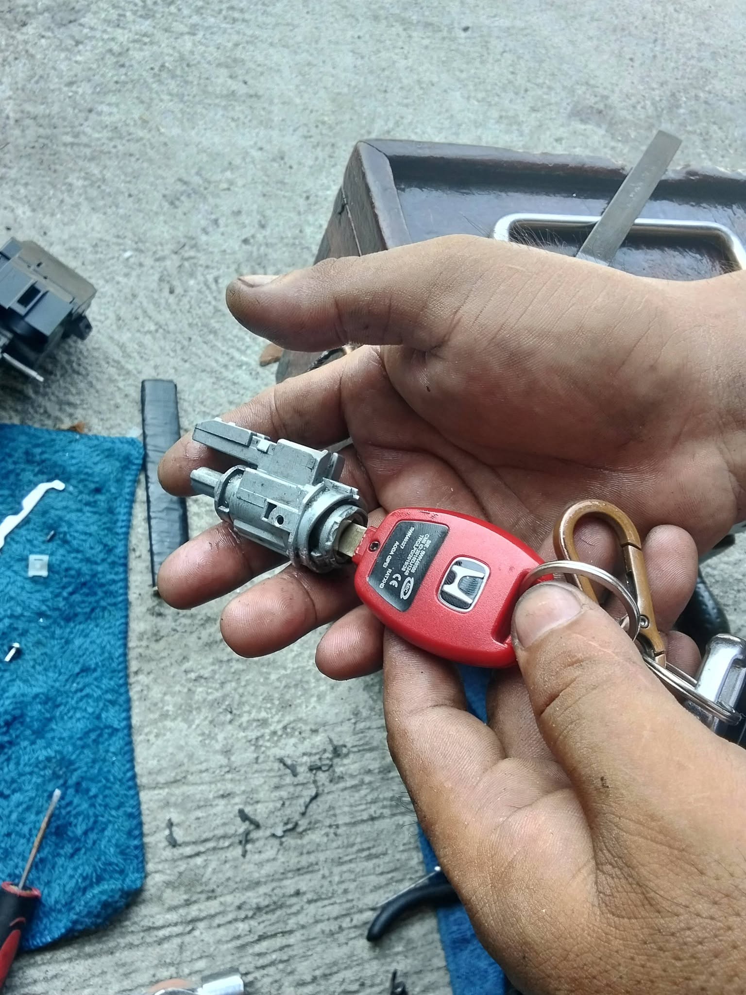 Car key replacement and programming service for lost vehicle keys
